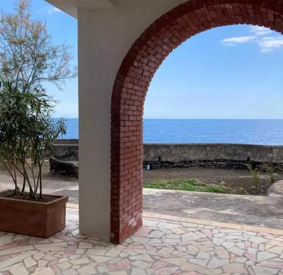 Aamiaismajoitus (B&B) Aci Brezza Di Mare