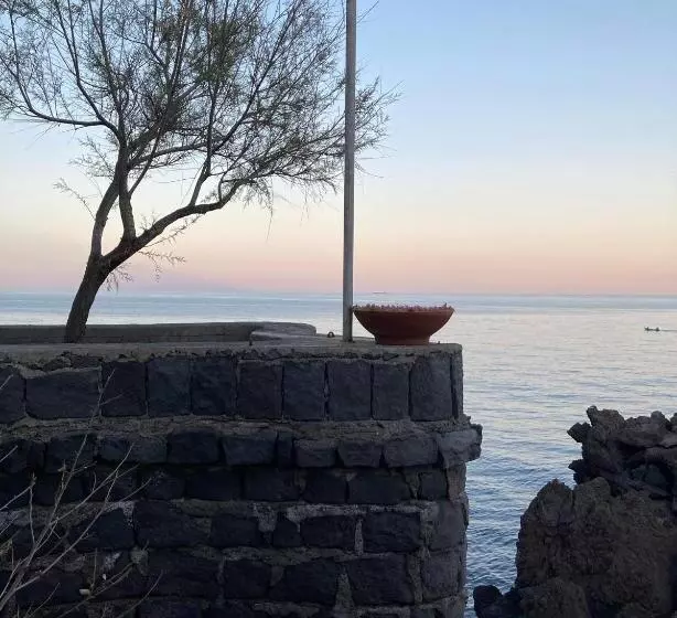 Aamiaismajoitus (B&B) Aci Brezza Di Mare