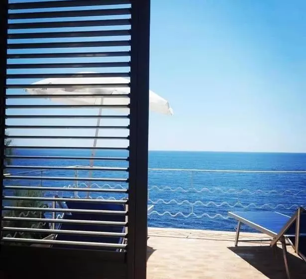 Aamiaismajoitus (B&B) Aci Brezza Di Mare