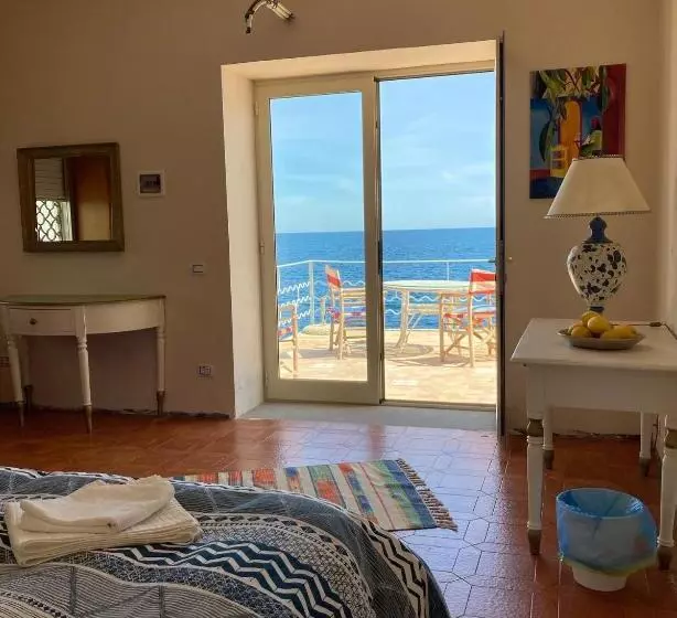 Aamiaismajoitus (B&B) Aci Brezza Di Mare