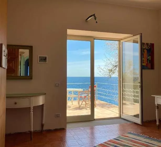 Aamiaismajoitus (B&B) Aci Brezza Di Mare