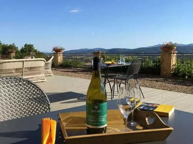 Maaseutuhotelli Tenuta Il Sassone Wine & Food