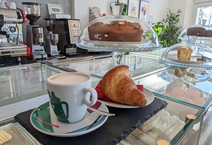 Пансион La Promenade Rooms & Suites