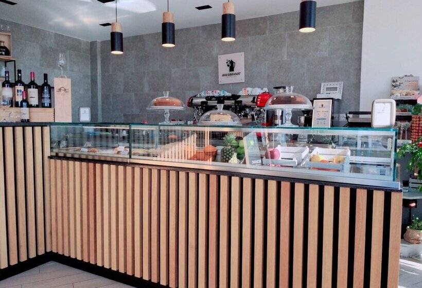 Пансион La Promenade Rooms & Suites