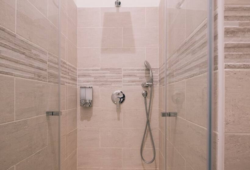 Пансион La Promenade Rooms & Suites