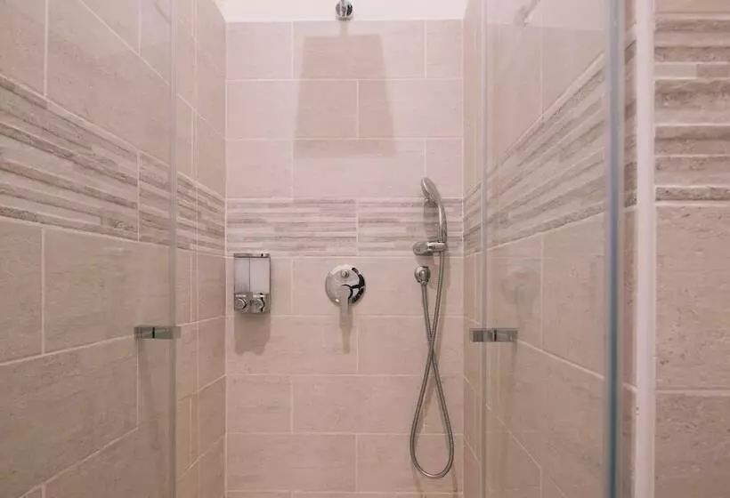 پانسیون La Promenade Rooms & Suites