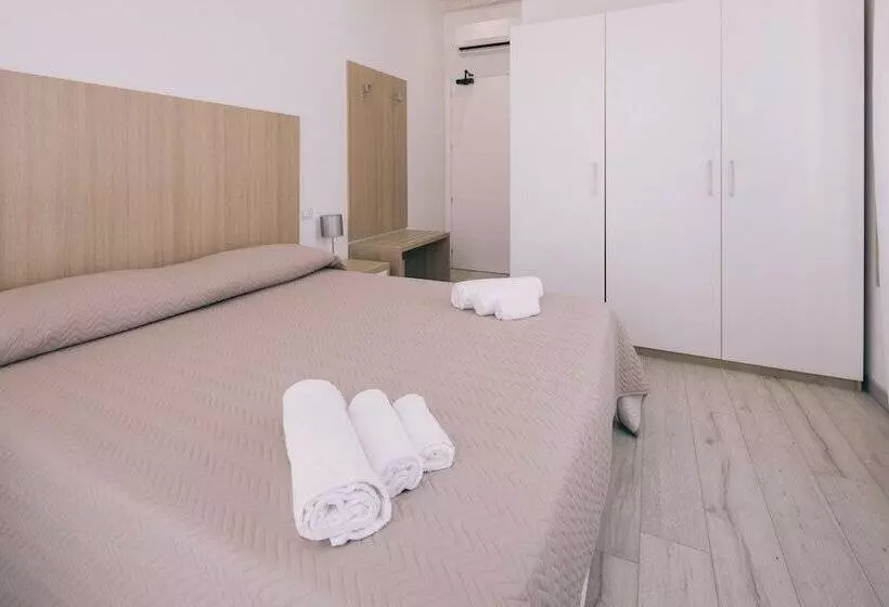 پانسیون La Promenade Rooms & Suites