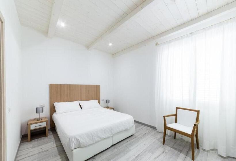 Пансион La Promenade Rooms & Suites