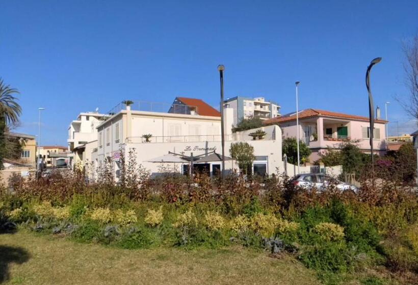 Пансион La Promenade Rooms & Suites