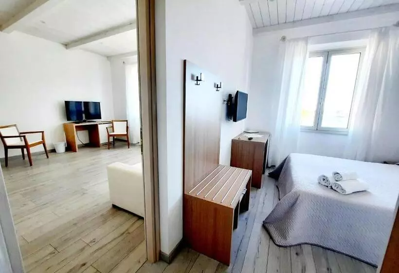 پانسیون La Promenade Rooms & Suites