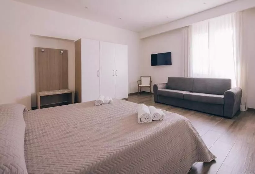 پانسیون La Promenade Rooms & Suites