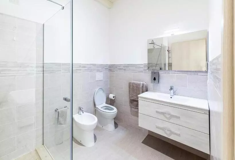 پانسیون La Promenade Rooms & Suites