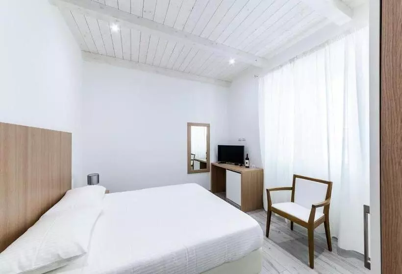 پانسیون La Promenade Rooms & Suites