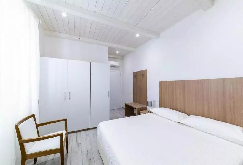 پانسیون La Promenade Rooms & Suites