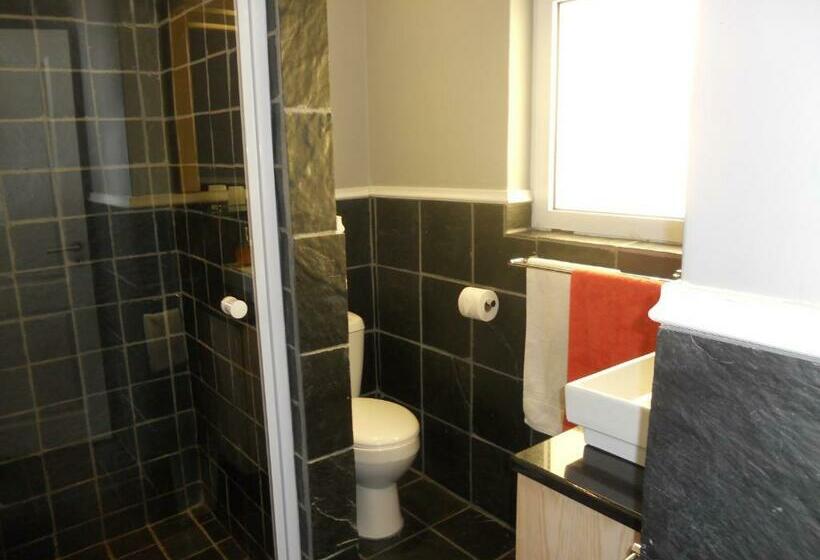 تختخواب و صبحانه Rose Lodge