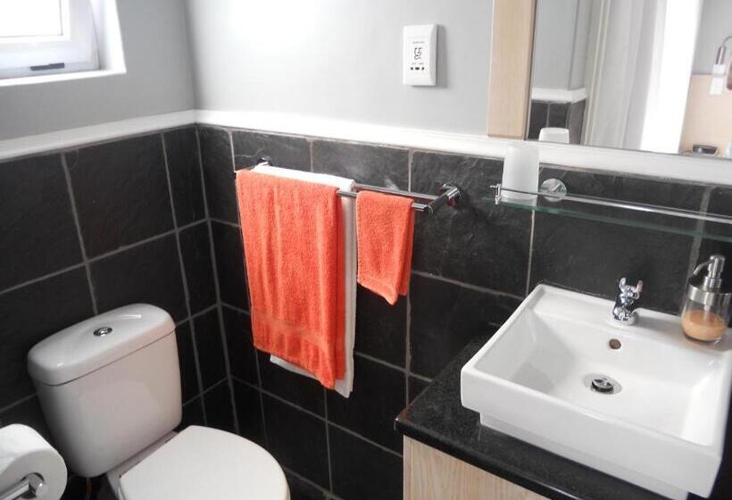 تختخواب و صبحانه Rose Lodge