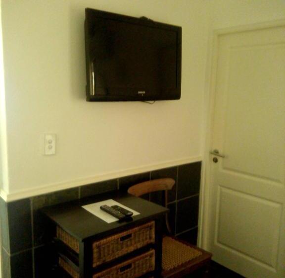 تختخواب و صبحانه Rose Lodge