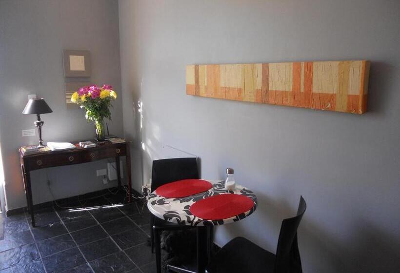 تختخواب و صبحانه Rose Lodge