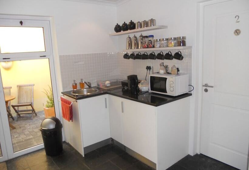 تختخواب و صبحانه Rose Lodge