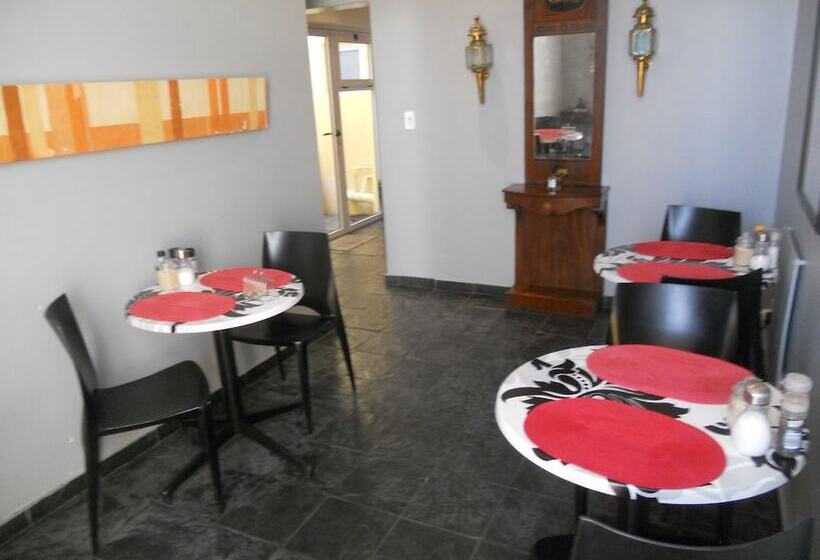 تختخواب و صبحانه Rose Lodge