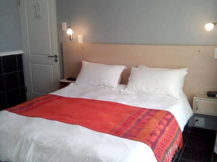 تختخواب و صبحانه Rose Lodge