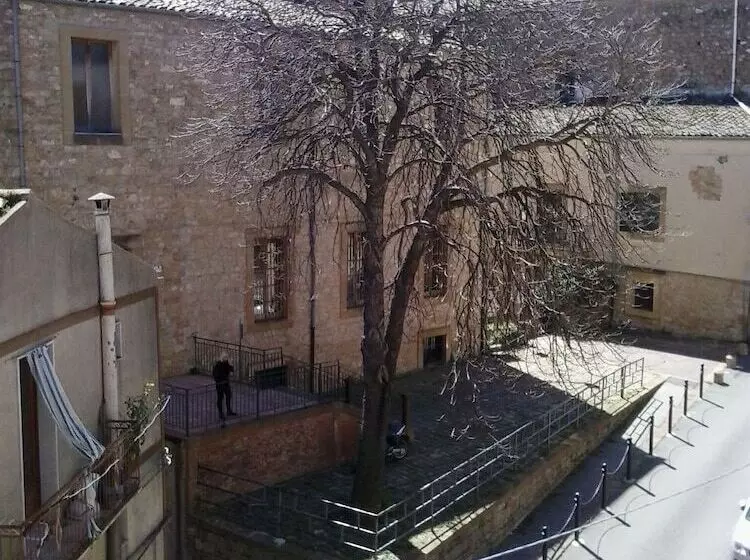 Majatalo La Dea Bendata