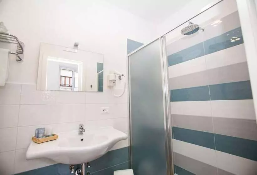 Aamiaismajoitus (B&B) Mediterranean Rooms