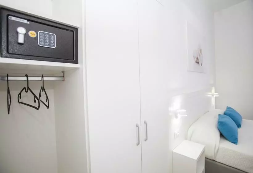 Aamiaismajoitus (B&B) Mediterranean Rooms