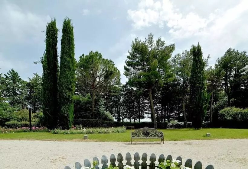 Aamiaismajoitus (B&B) Villa Lupo