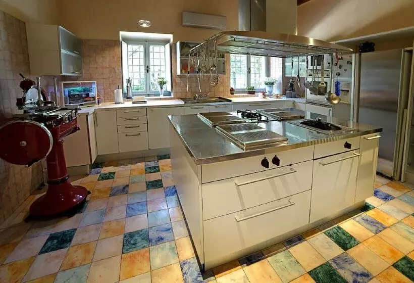 Aamiaismajoitus (B&B) Villa Lupo