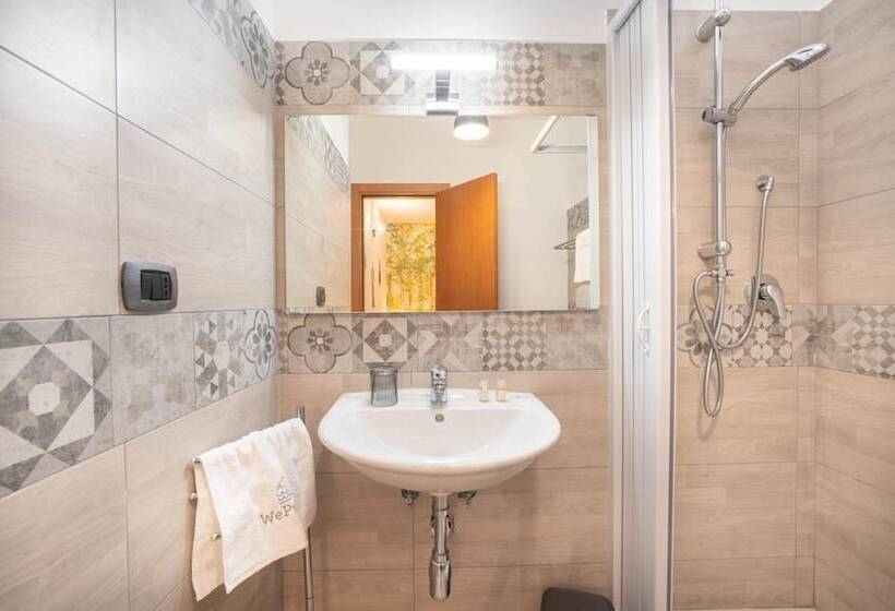 پانسیون Wepuglia La Maison D B&b