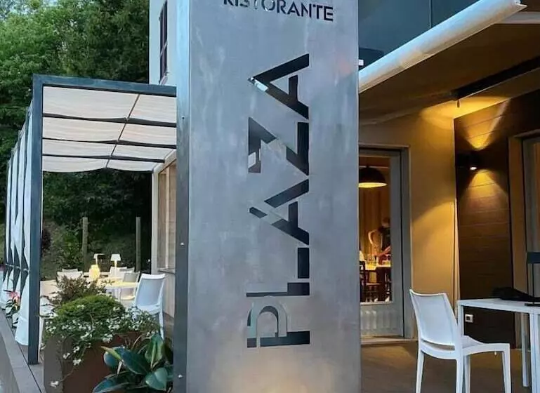 ホテル Albergo Ristorante Plaza