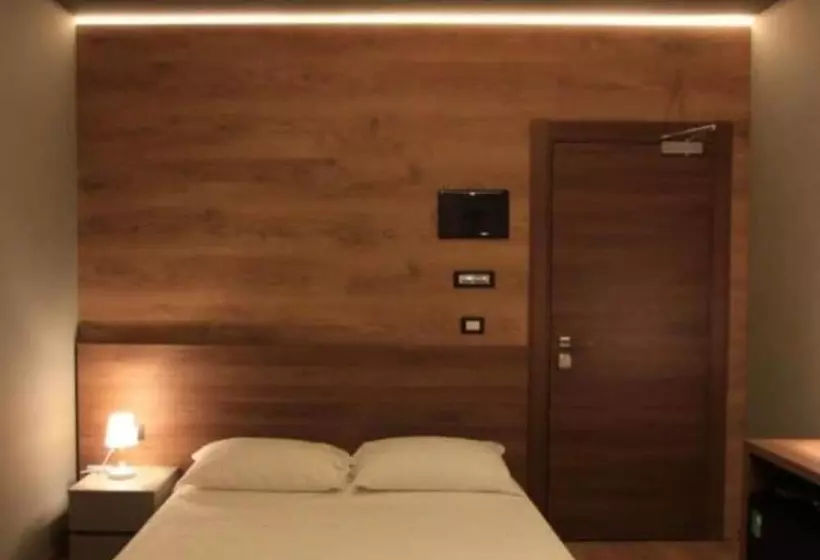 ホテル Albergo Ristorante Plaza