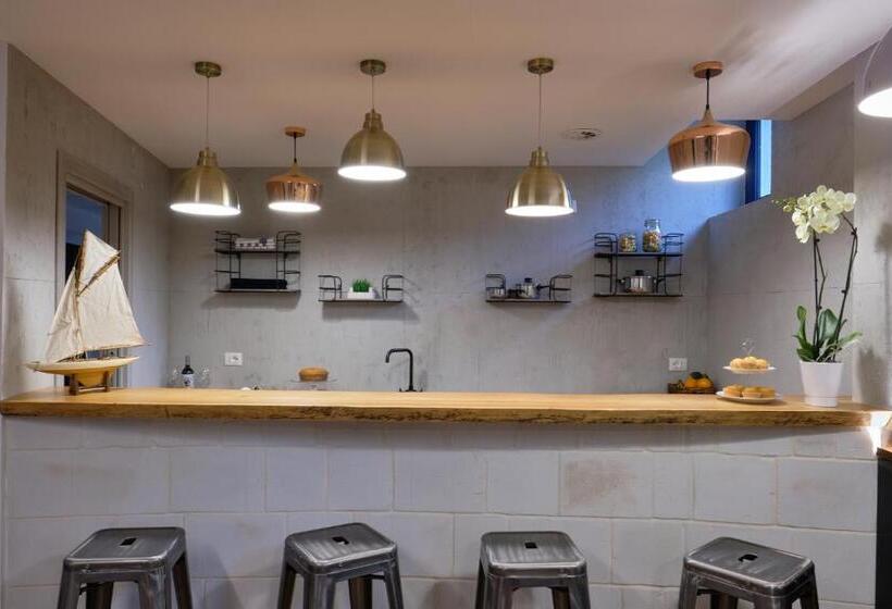 پانسیون La Via Del Porto Charme Rooms