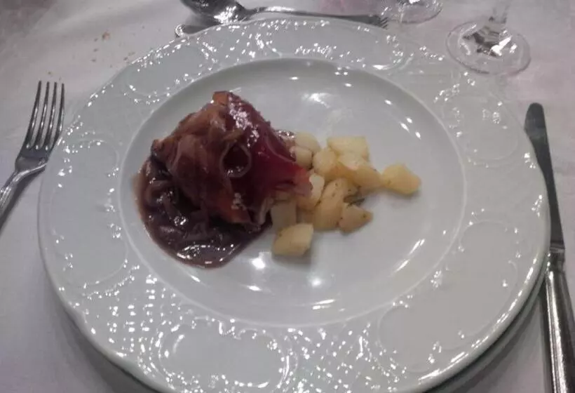 Отель Castello Di Pavone