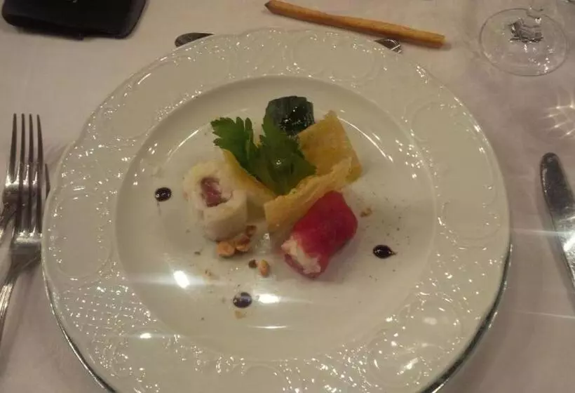 Отель Castello Di Pavone