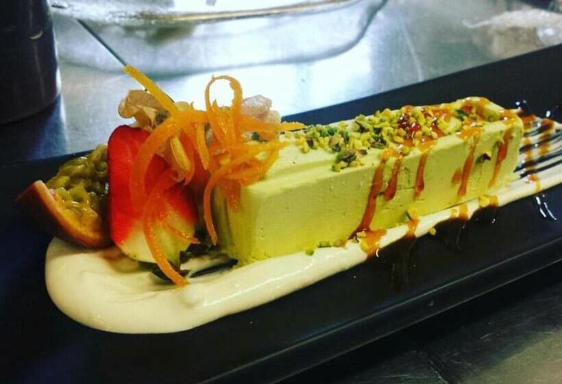 هتل Castello Di Pavone