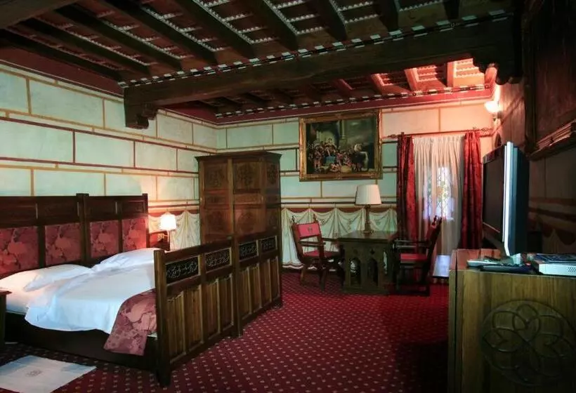 Отель Castello Di Pavone