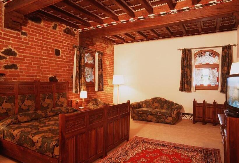 هتل Castello Di Pavone