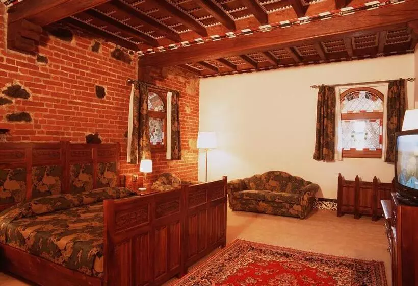 Отель Castello Di Pavone