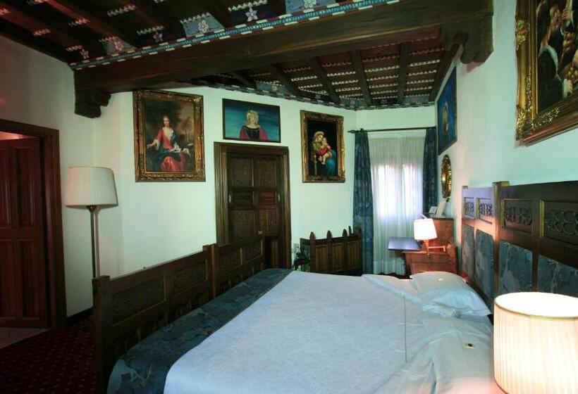 هتل Castello Di Pavone