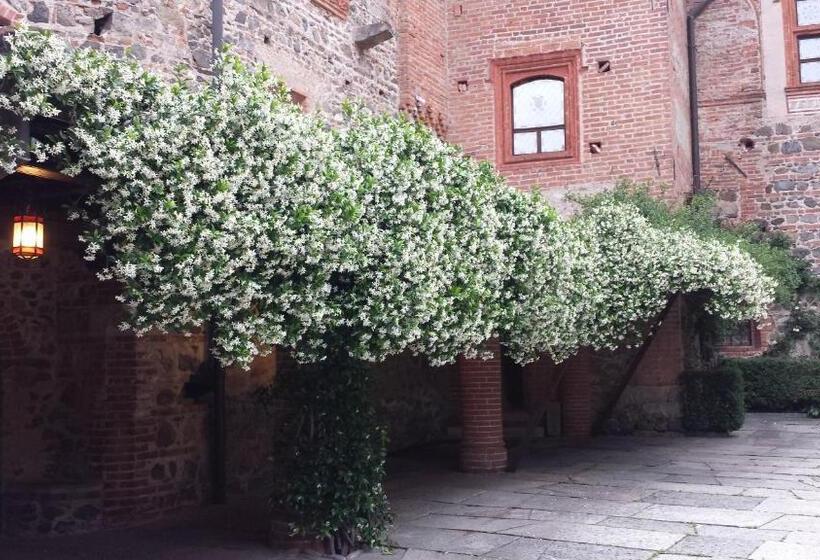 هتل Castello Di Pavone