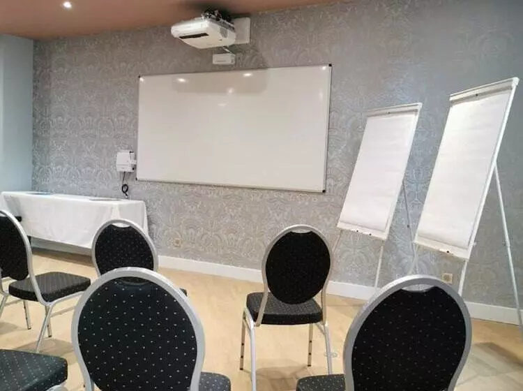 酒店 Grand Hôtel Dauphiné, Boutique Hôtel & Suites