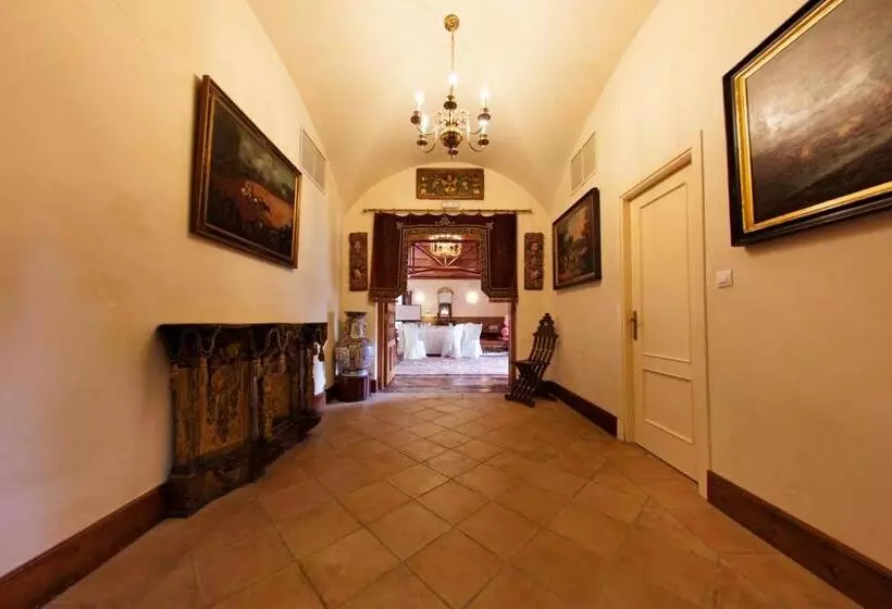 هتل Hacienda Montenmedio