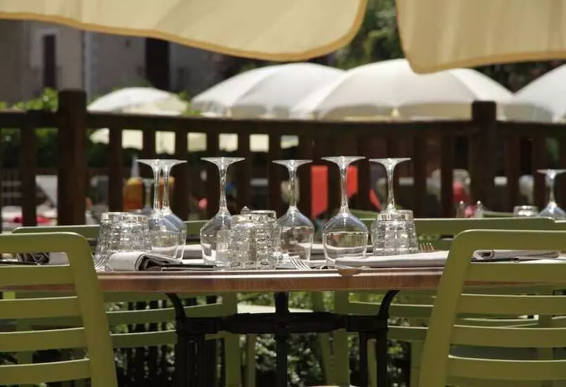 Отель Hôtel Spa La Truite Dorée