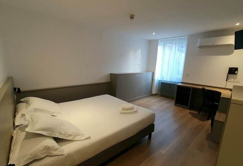 ホテル Logis Hôtel Du Fer à Cheval