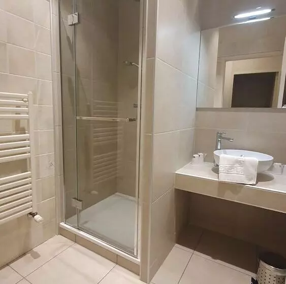 Отель Logis Hôtel Du Fer à Cheval