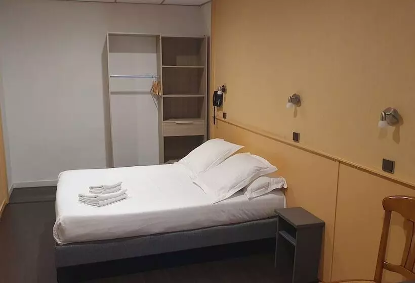 Отель Logis Hôtel Du Fer à Cheval