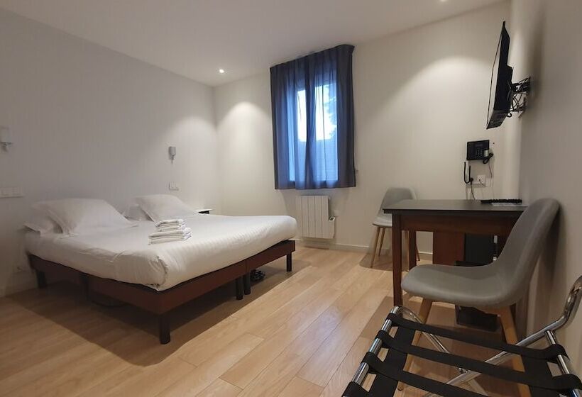 ホテル Logis Hôtel Du Fer à Cheval