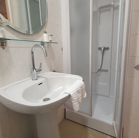 ホテル Logis Hôtel Du Fer à Cheval